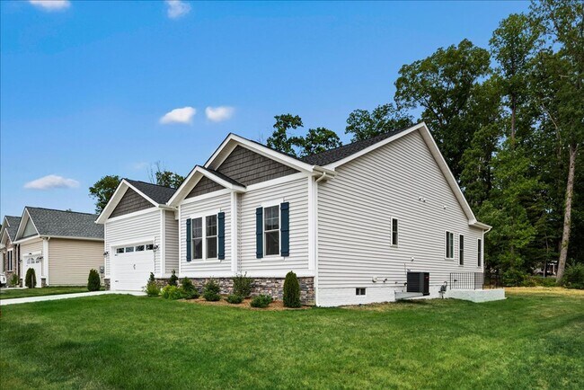 Building Photo - 8627 Fleetwood Dr