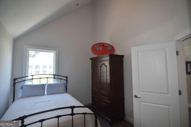 Building Photo - 137 Pearl St