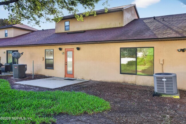 Building Photo - 353 Redwood Ln