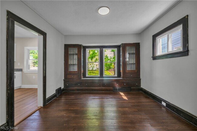 Building Photo - 8505 Bancroft Ave