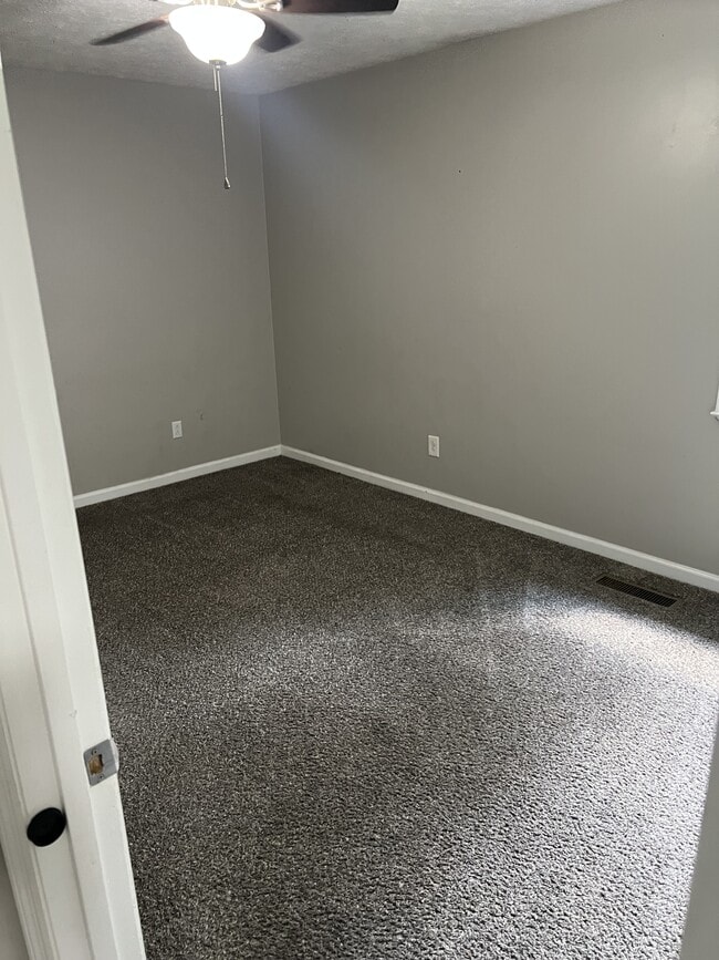 Building Photo - 1518 E Crane St