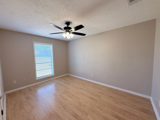 Building Photo - Home for Rent