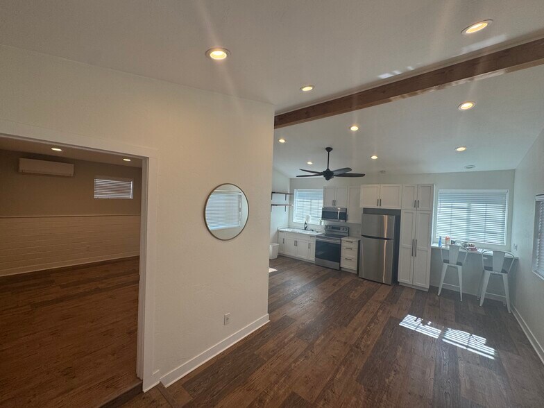 Building Photo - 1208 Little Oaks Ln