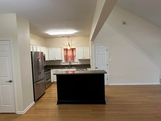 Building Photo - 1093 River Isle Dr