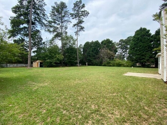 Building Photo - 3 Bedroom/3 Bath Ranch Close to Fort Liberty