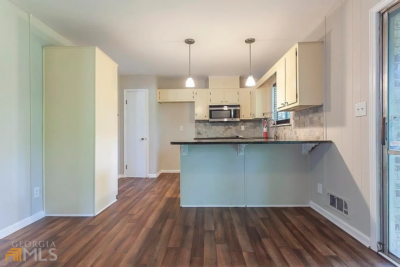 Building Photo - 5545 Sturbridge Way