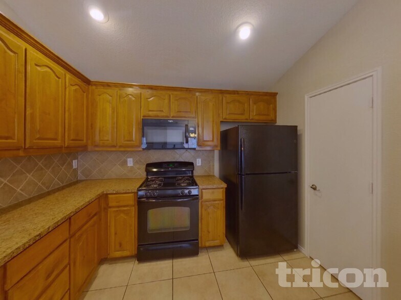 Building Photo - 2116 Charmion Ln