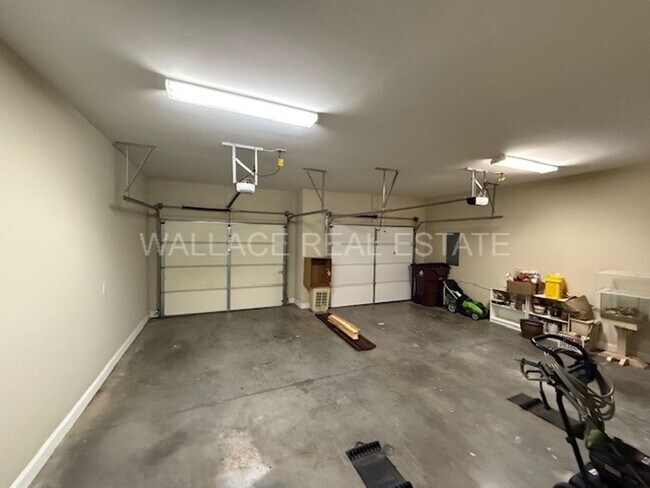 Building Photo - MAIN LEVEL LIVING IN THE HEART OF FARRAGUT...4 BEDROOM!!