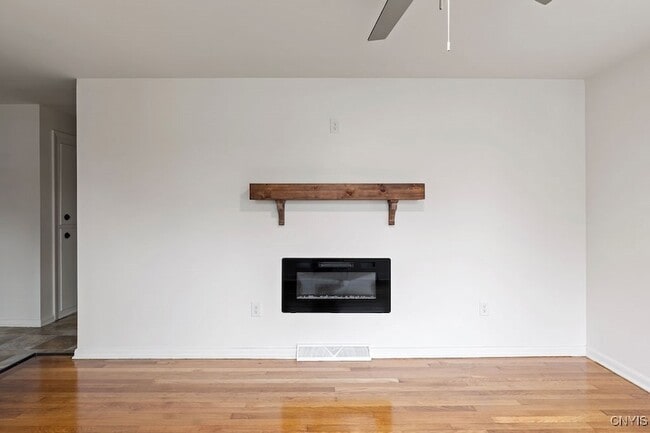 Building Photo - 27 Mcpherson St