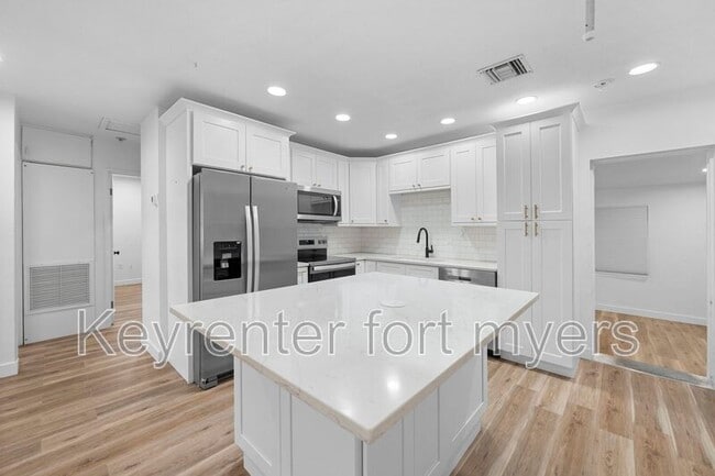 Building Photo - 236 Delray Ave