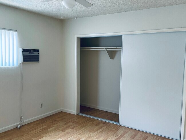 full size wardrobe in each bedroom - 617 S Shelton St