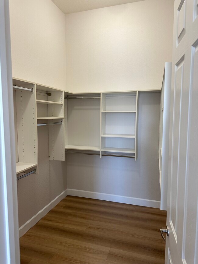 Building Photo - 42107 N Mountain Cove Dr