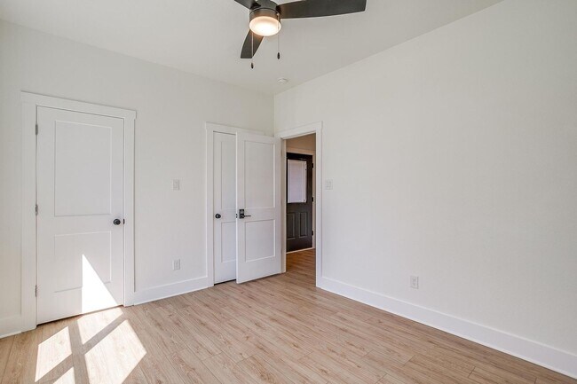 Building Photo - 2345 Benbrook Blvd