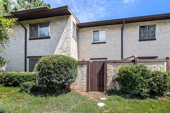 Building Photo - Fully Renovated 3BR/2BA Condo in Decatur!