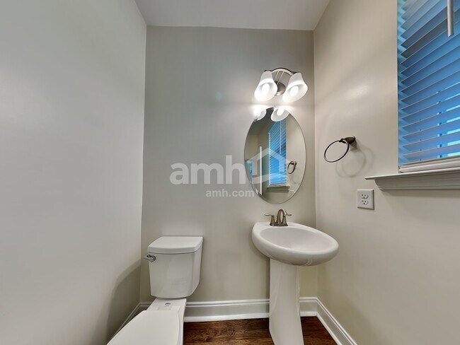 Building Photo - 12 Cherry St