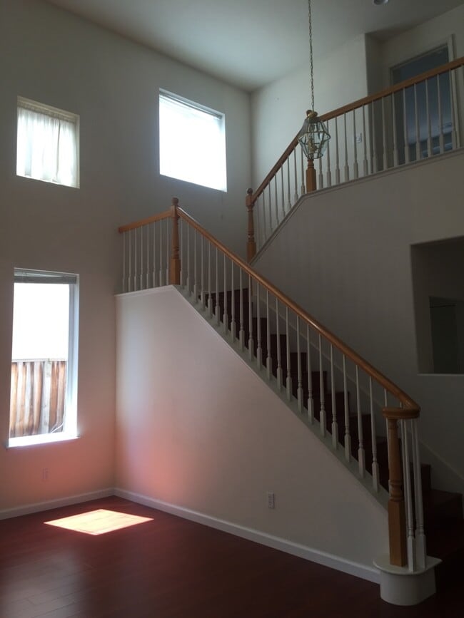 Building Photo - 2340 Pacifica Ct