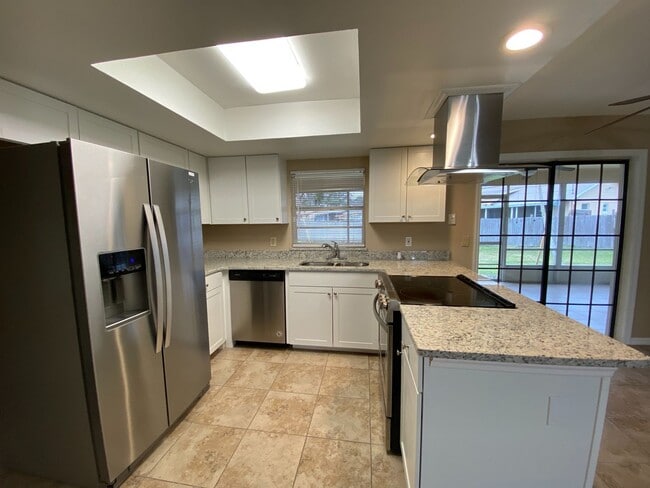 Building Photo - 1078 E Gaucho Cir