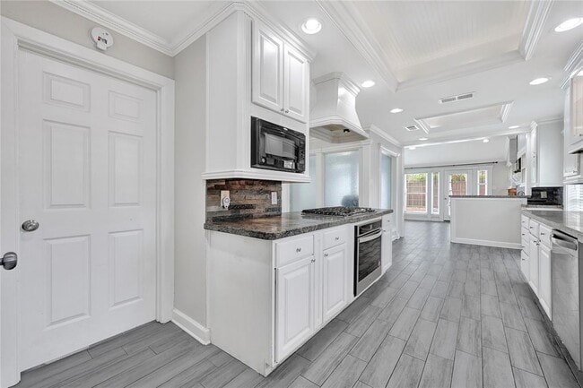 Building Photo - 15611 Rolling Timbers Dr