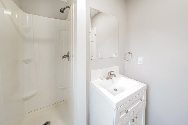 Building Photo - 593 Emerson St