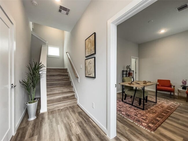 Building Photo - 5815 Fairdale Ln