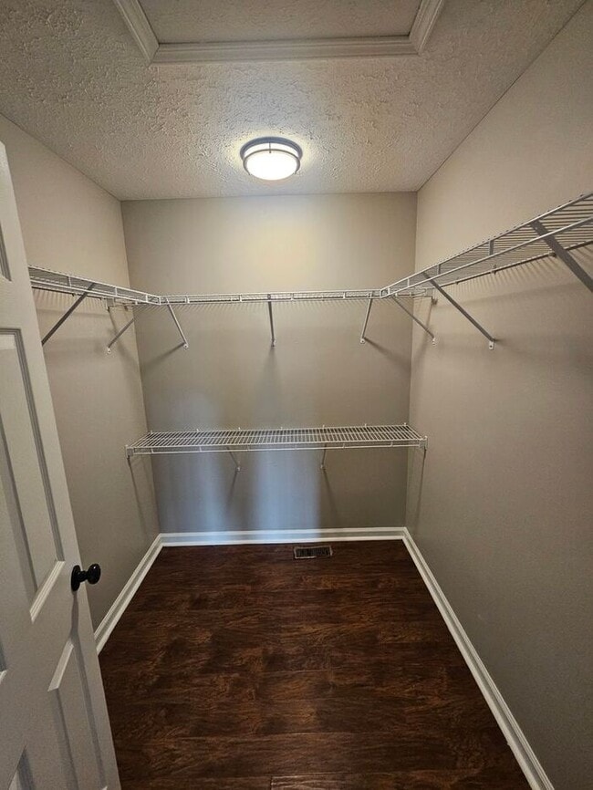 Building Photo - Discover comfort, convenience, and modern ...