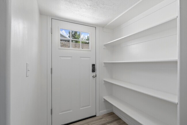 Building Photo - 456 W 2600 N