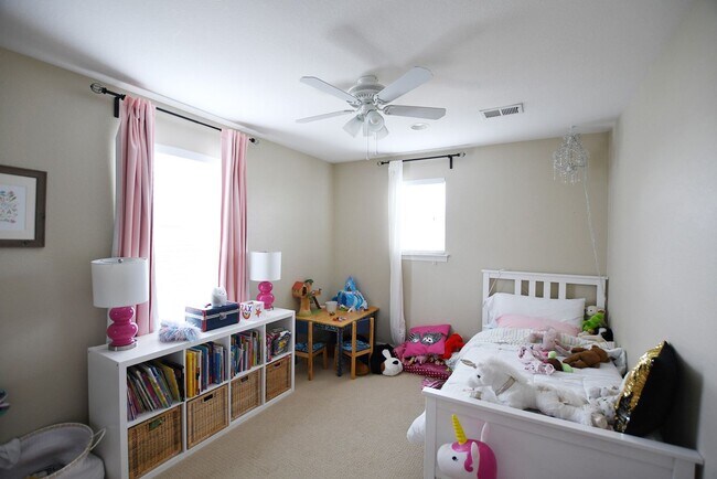 Building Photo - Bonus Loft!