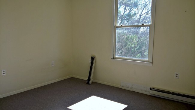 Interior Photo - 136 Spring St