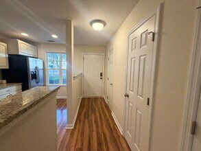 Building Photo - Updated & Spacious Two Bedroom Townhouse!