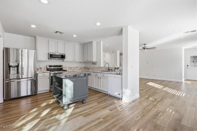 Building Photo - 11239 Tribiani Ave