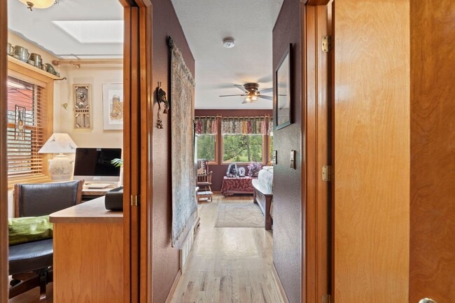 Building Photo - Cozy Green Mountain Falls Cottage