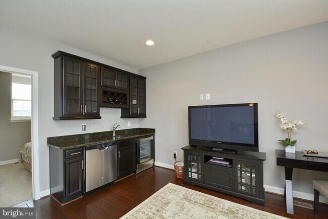 Building Photo - 702 Fair Winds Way