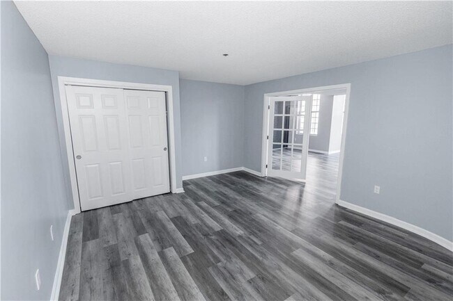 Building Photo - 2 School St