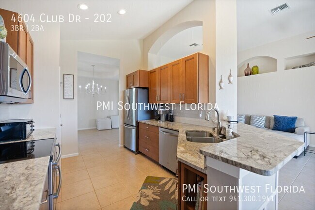 Building Photo - 4604 Club Dr