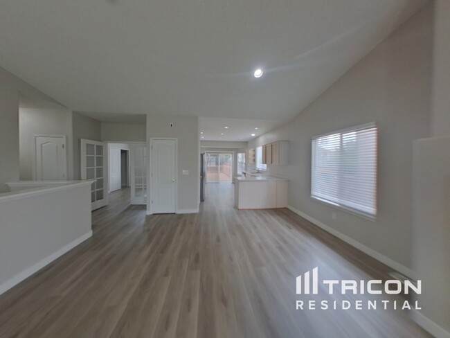 Building Photo - 5950 Fescue Dr