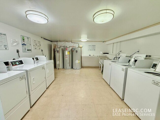 Building Photo - 1020 Fairmont St NW