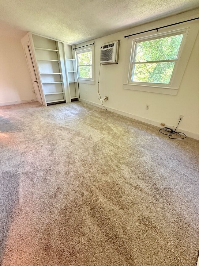 Building Photo - Inglewood 1 Bedroom Upstairs Apartment $11...