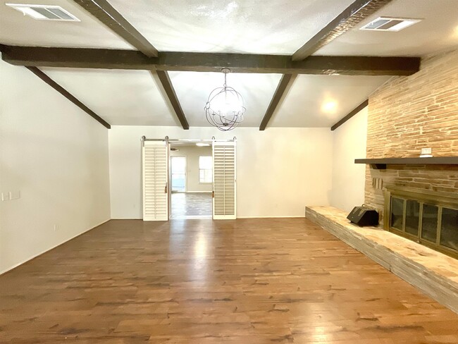 Building Photo - 5303 Shady Oak Cir