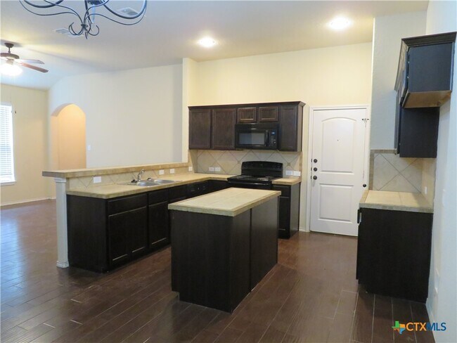 Building Photo - 554 Creekside Cir