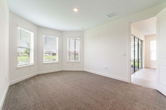 Building Photo - Stunning 2 Bed/2 Bath Home in Esplanade wi...