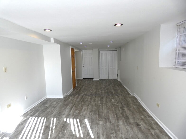 Empty basement - 1929 N Richmond St