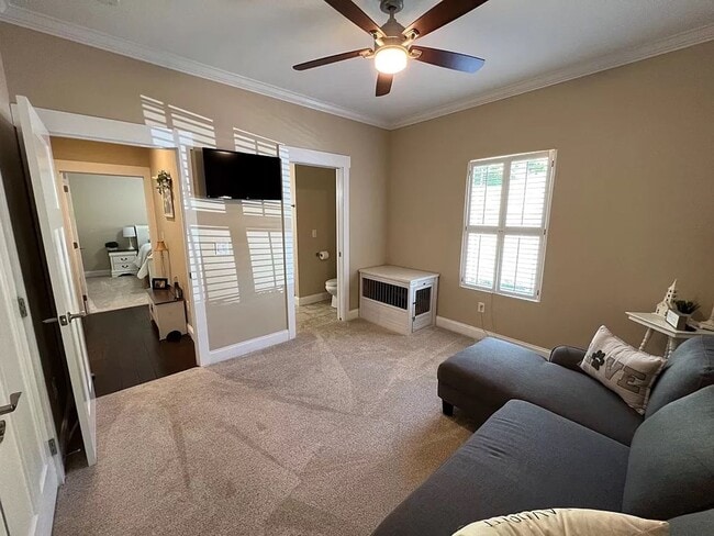 Building Photo - Stunning 3-Bedroom Home with Deck, Patio & Large Yard in Kodak, TN