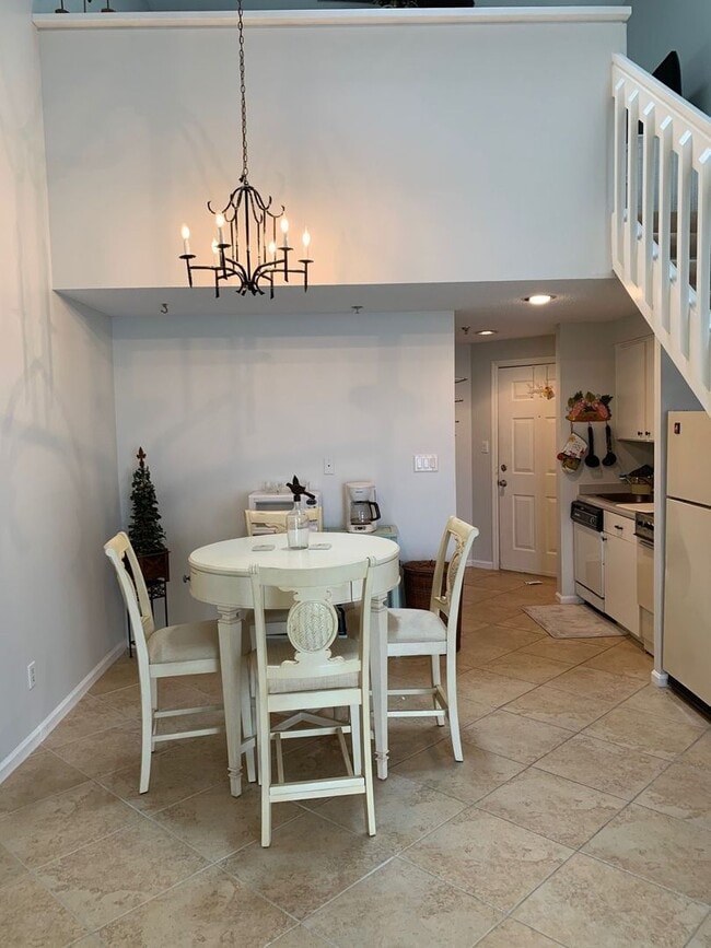 Building Photo - 1 Bedroom loft condo located in North Myrt...