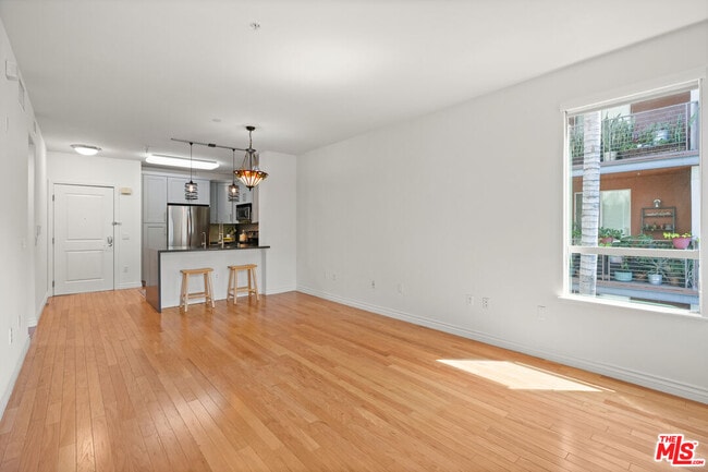 Building Photo - 100 S Alameda St