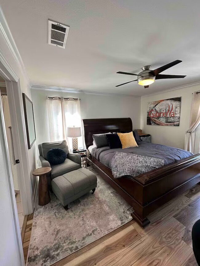 Building Photo - 2210 Christian St