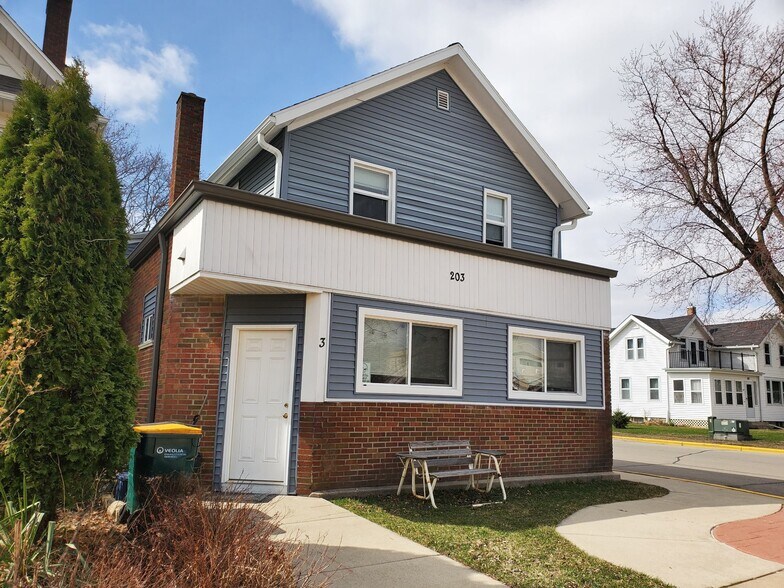 Primary Photo - 203 S Main St