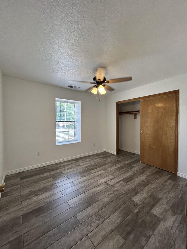 Building Photo - 6101 Equestrian Dr NW