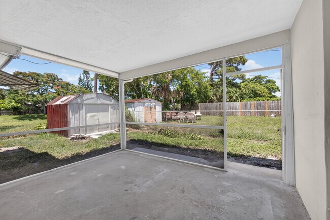 Building Photo - 3943 Roan Ct W