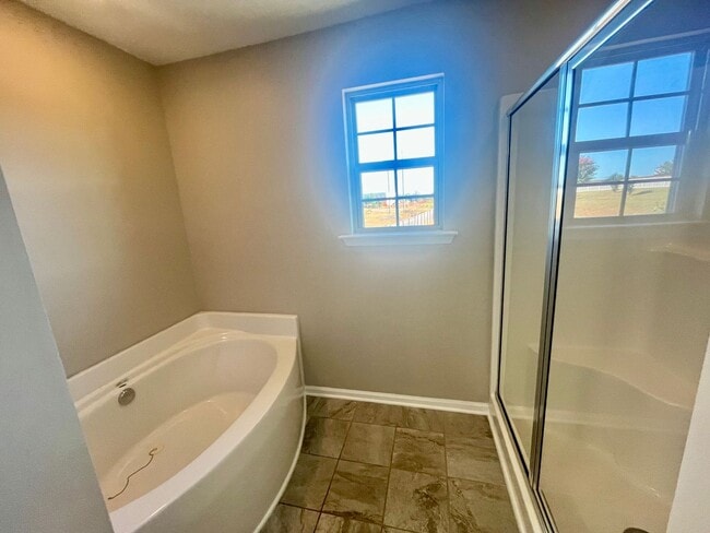 Building Photo - 5 Bedroom 3 Bathroom Home in Pendleton