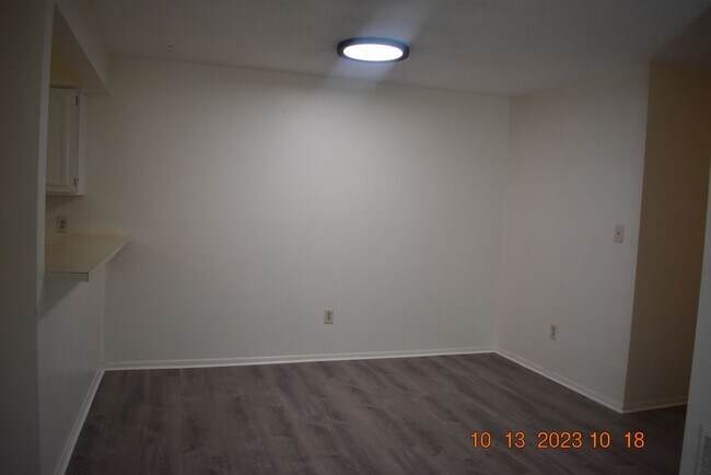 Building Photo - **MOVE IN INCENTIVE** Spacious 3 bedroom Condo